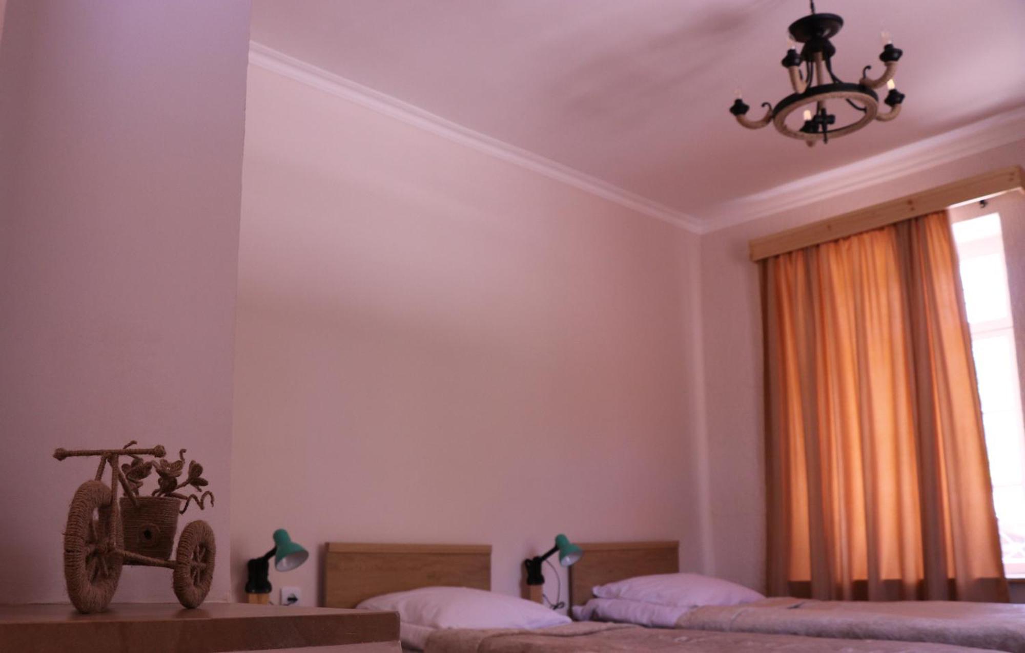 Yekhegis Legend Guest House מראה חיצוני תמונה