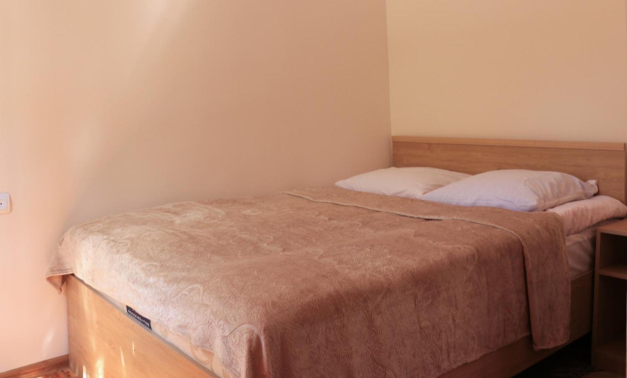 Yekhegis Legend Guest House מראה חיצוני תמונה