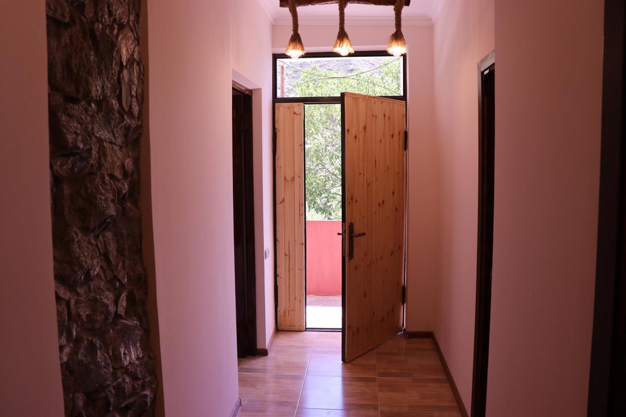 Yekhegis Legend Guest House מראה חיצוני תמונה