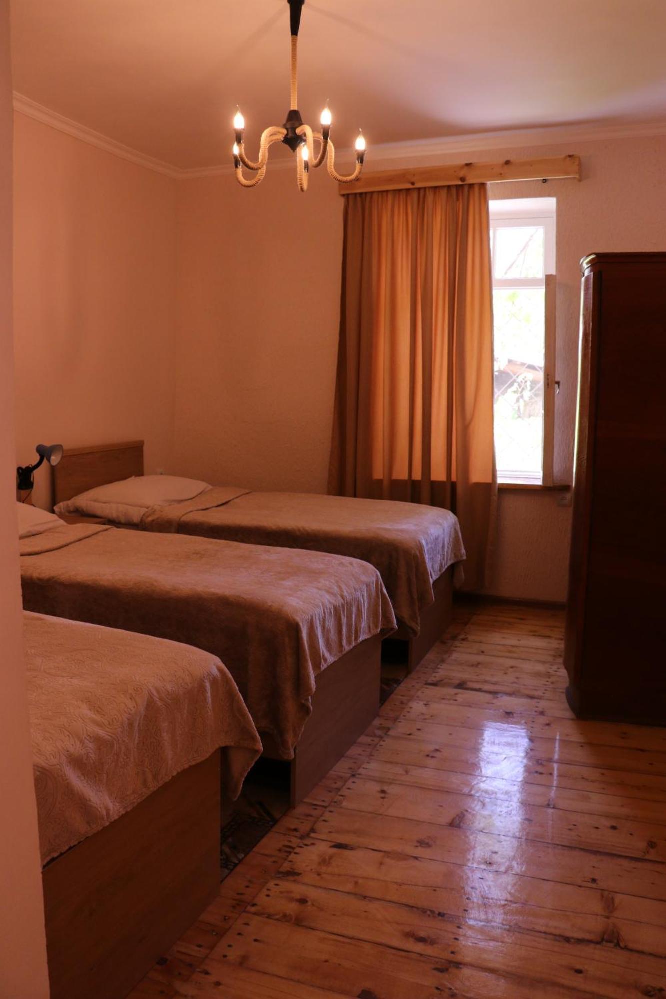 Yekhegis Legend Guest House מראה חיצוני תמונה
