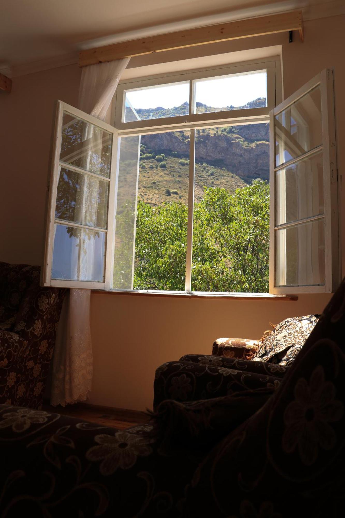 Yekhegis Legend Guest House מראה חיצוני תמונה