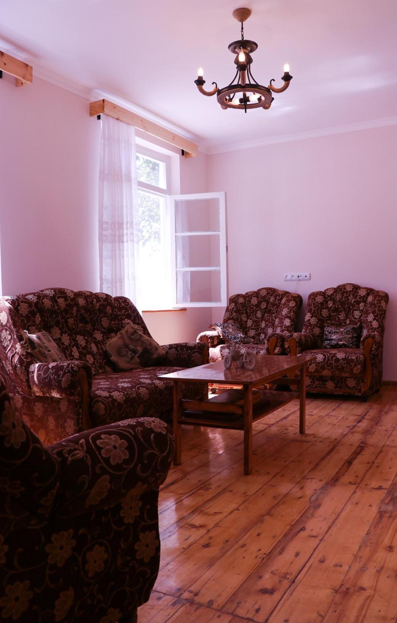 Yekhegis Legend Guest House מראה חיצוני תמונה
