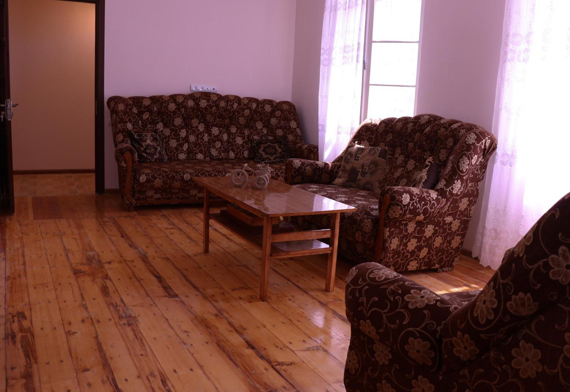 Yekhegis Legend Guest House מראה חיצוני תמונה