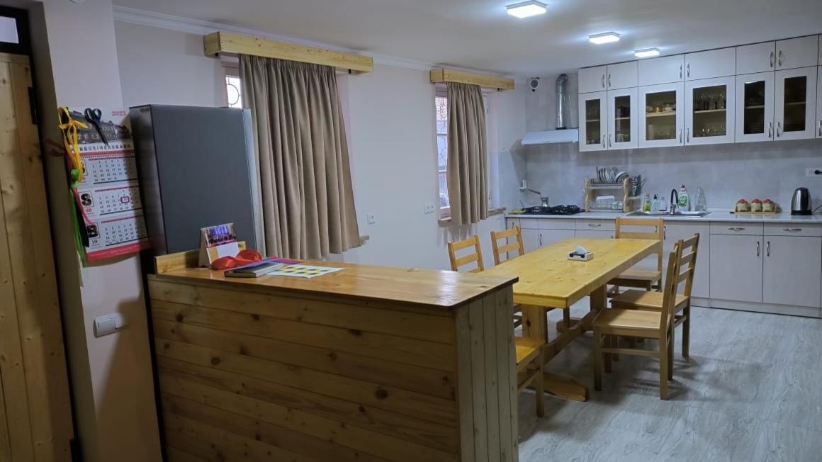 Yekhegis Legend Guest House מראה חיצוני תמונה
